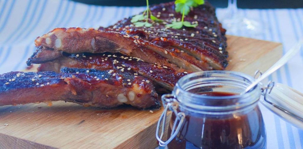 BBQ-ribs med smokey sauce