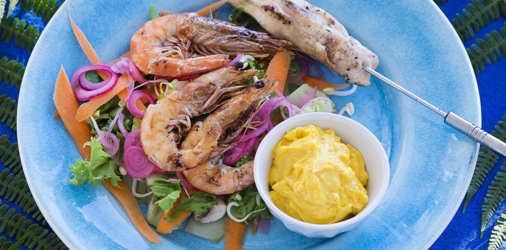 Grillade räkor med kycklingspett