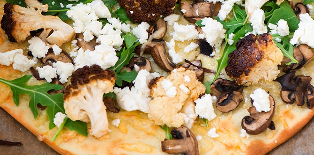 Snabb vegetarisk pizza med parmesan och blomkål
