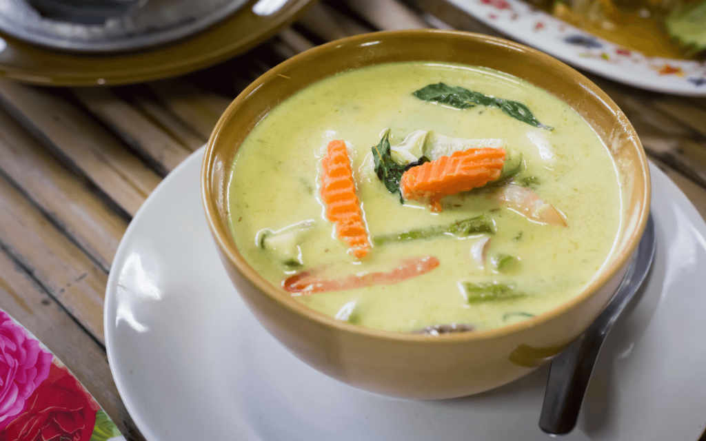 Vegetarisk gryta med grön curry