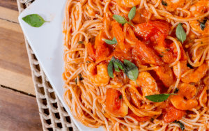 pasta med räkor och champinjoner