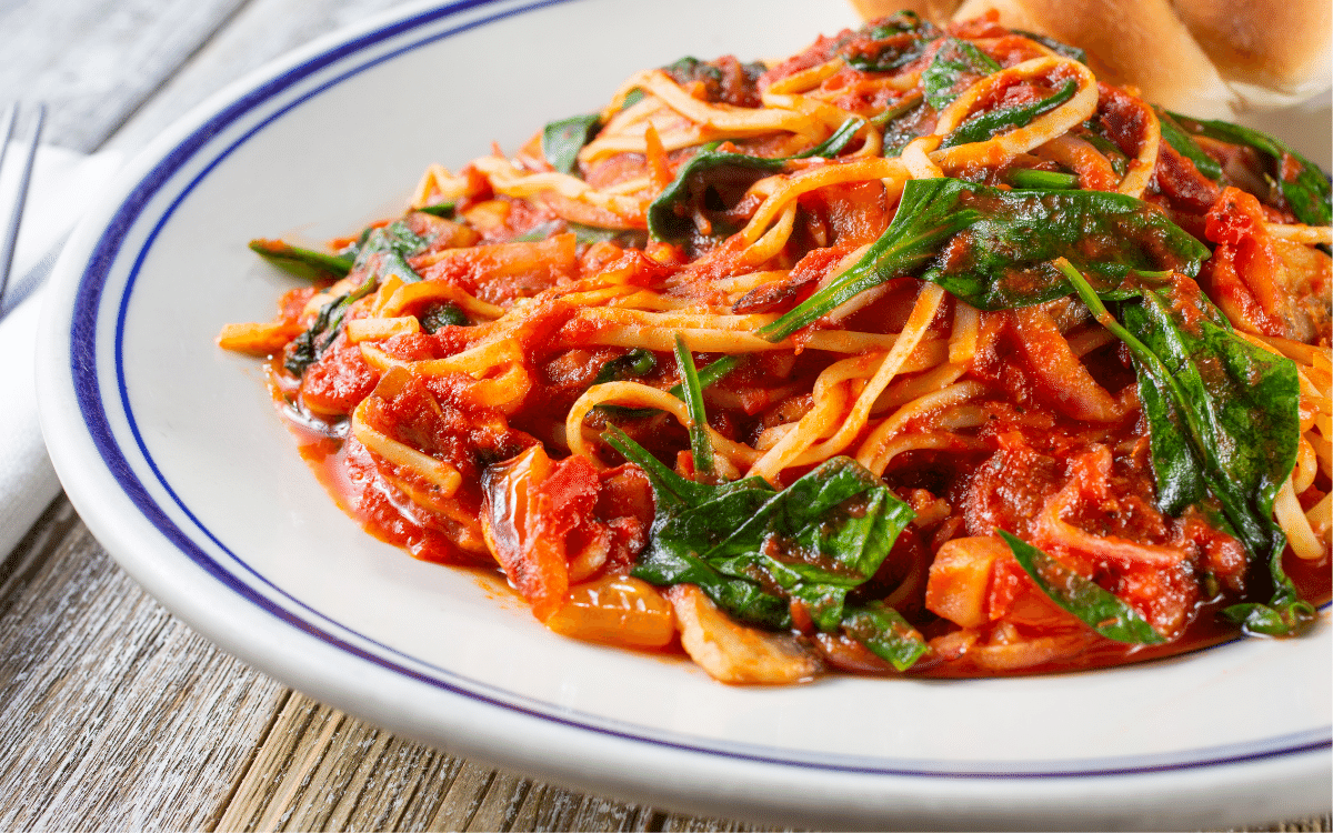 Esitellä 73+ imagen pasta med spenat och tomat