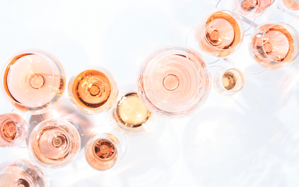 Bjudmat till ett fruktigt Arc en Ciel rosévin